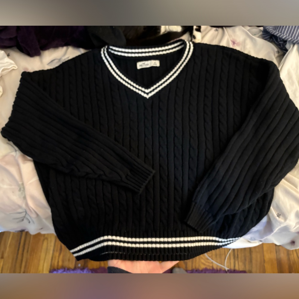 black hollister cropped sweater